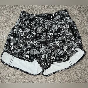 Lululemon Tracker Shorts Black & White Abstract Size 6